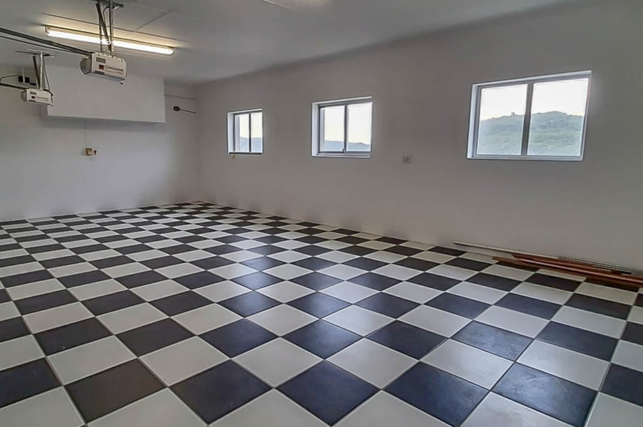 5 Bedroom Property for Sale in Kingfisher Creek Western Cape